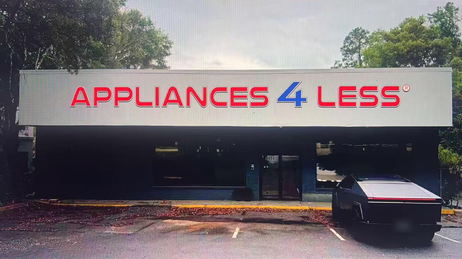 The Appliances 4 Less storefront on Apalachee Parkway, Tallahassee